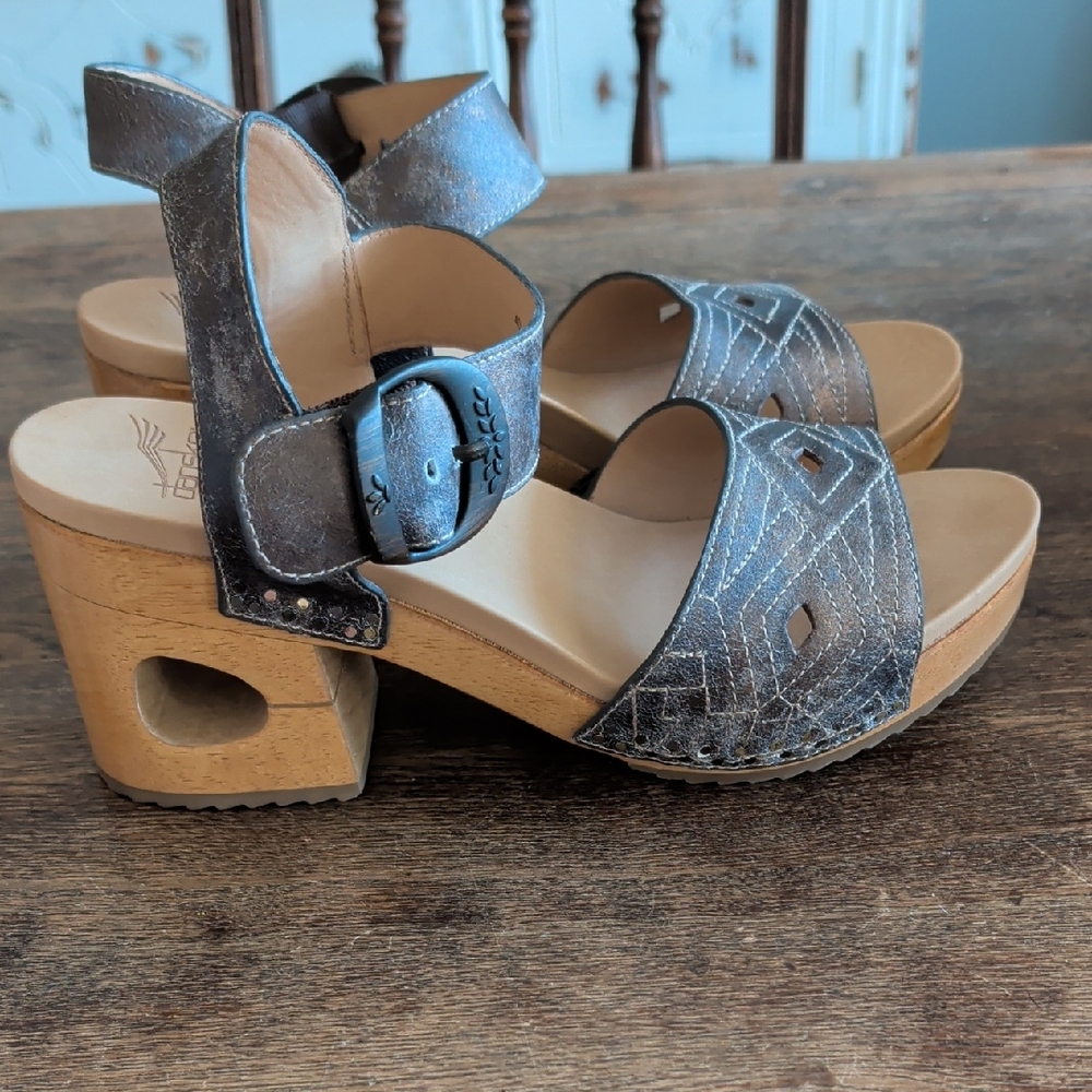 Dansko Metallic Silver Leather Cutout Buckle Sandals, Never Worn!!